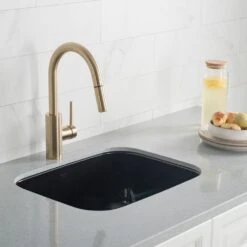 Oletto Single-Handle Pull-Down Sprayer Kitchen Faucet In Gold -Household Items Sales e1636610845ce72e616c3f91d267b224 1800x1800